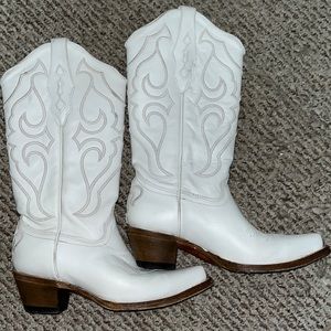 White cowgirl boots